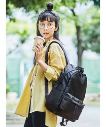 Live in comfort | リブ　イン　コンフォート　見た目はミニマム、でも”超“多機能！雑誌ＭＯＲＥに届いた声からできた　究極のスタンダードリュック〈ブラック〉(バックパック/リュック)