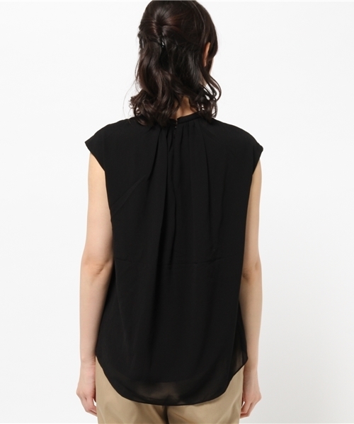 URBAN RESEARCH（アーバンリサーチ）の「UR CAP SLEEVE GATHER TOPS（シャツ/ブラウス・レディース・ネイビー/ブラック/ライトブルー・38）」の10枚目の写真