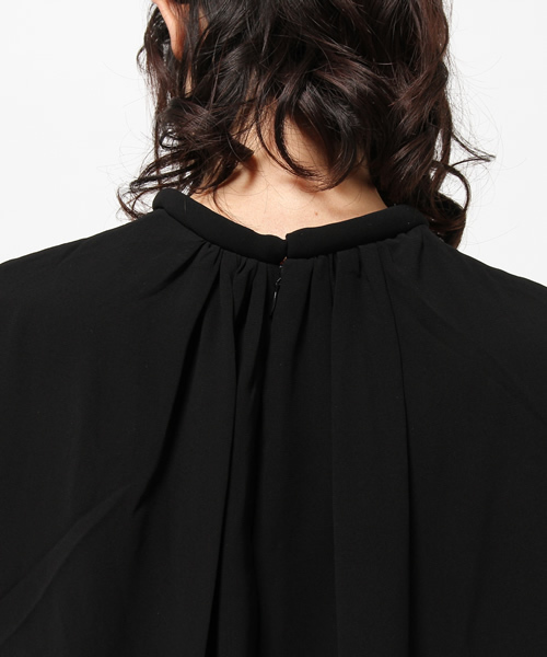 URBAN RESEARCH（アーバンリサーチ）の「UR CAP SLEEVE GATHER TOPS（シャツ/ブラウス・レディース・ネイビー/ブラック/ライトブルー・38）」の4枚目の写真