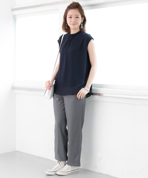 URBAN RESEARCH（アーバンリサーチ）の「UR CAP SLEEVE GATHER TOPS（シャツ/ブラウス・レディース・ネイビー/ブラック/ライトブルー・38）」の18枚目の写真