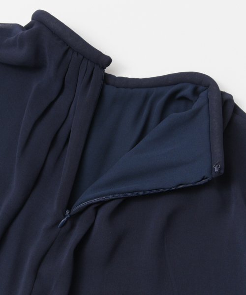 URBAN RESEARCH（アーバンリサーチ）の「UR CAP SLEEVE GATHER TOPS（シャツ/ブラウス・レディース・ネイビー/ブラック/ライトブルー・38）」の15枚目の写真