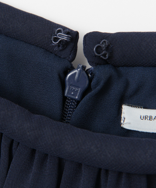 URBAN RESEARCH（アーバンリサーチ）の「UR CAP SLEEVE GATHER TOPS（シャツ/ブラウス・レディース・ネイビー/ブラック/ライトブルー・38）」の16枚目の写真