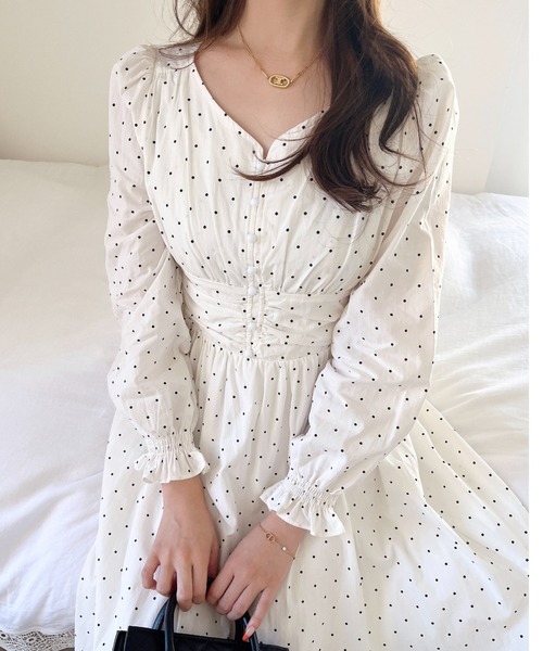 MIIA（ミーア）の「パフスリーブ長袖マキシワンピース（ワンピース・レディース・ブラック系その他/ブルー/ブラック/ドット/ホワイト系その他2・FREE）」の6枚目の写真