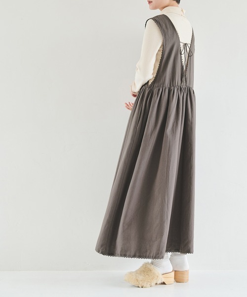 Crisp（クリスプ）の「バックリボンギャザーワンピース（ワンピース・レディース・チャコールグレー/マスタード・FREE）」の2枚目の写真