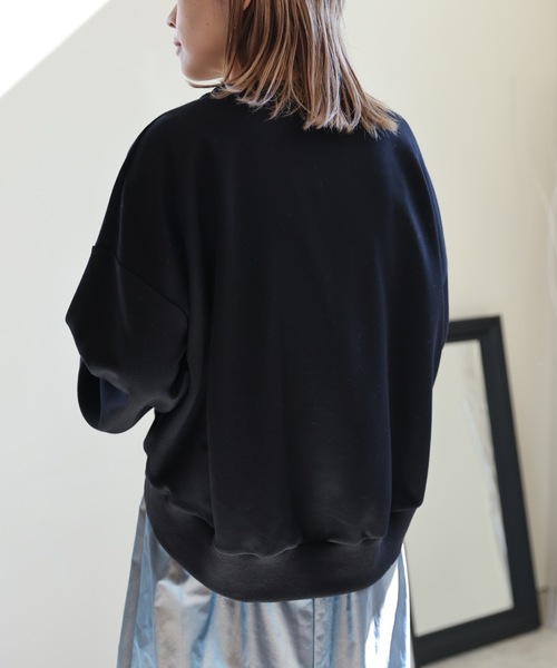 ULEULA（ウルア）の「デサインクロススウェット/スポンディッシュトレーナー/ロゴスウェット（スウェット・レディース・アイボリー/ブラック/オートミール・FREE）」の21枚目の写真