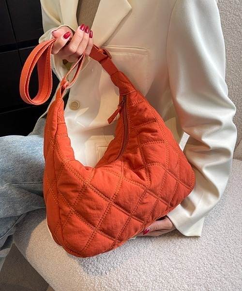 COCOMOMO(ココモモ)の「キルティングショルダーバッグ(ショルダーバッグ・レディース・オレンジ/アイボリー/カーキ/ブラック/グレー・FREE)」の14枚目の写真