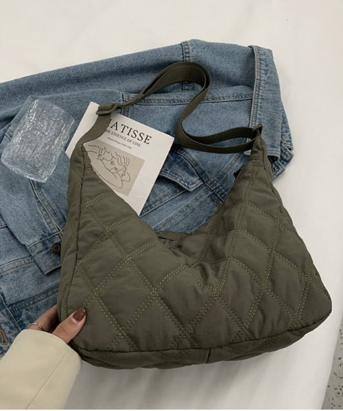 COCOMOMO(ココモモ)の「キルティングショルダーバッグ(ショルダーバッグ・レディース・オレンジ/アイボリー/カーキ/ブラック/グレー・FREE)」の10枚目の写真