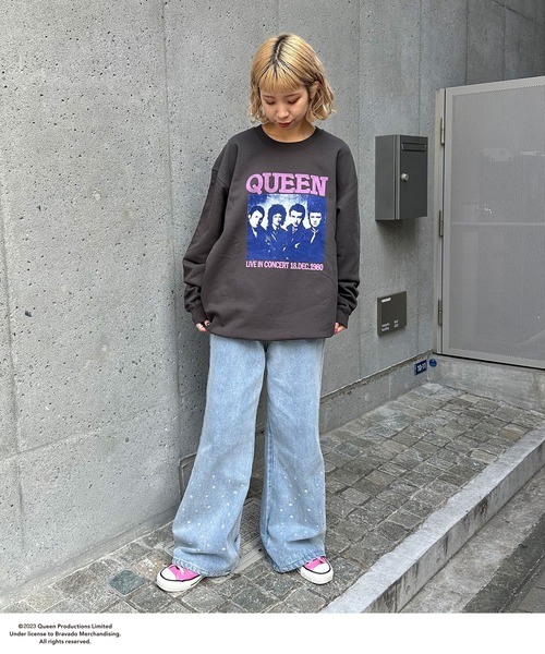 CIAOPANIC（チャオパニック）の「【ユニセックス】【QUEEN/クイーン】ツアーモチーフヴィンテージ加工ロックスウェット（スウェット・レディース・ホワイト/チャコールグレー・FREE）」の4枚目の写真