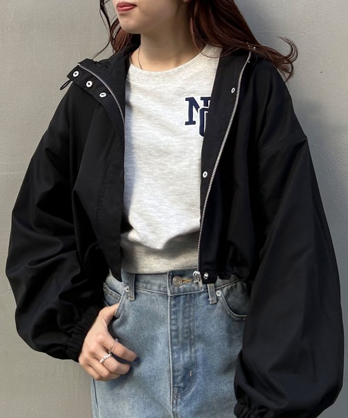 INGNI（イング）の「クロップド丈マウンテンパーカー／A（マウンテンパーカー・レディース・アイボリー/ブラック・M）」の2枚目の写真