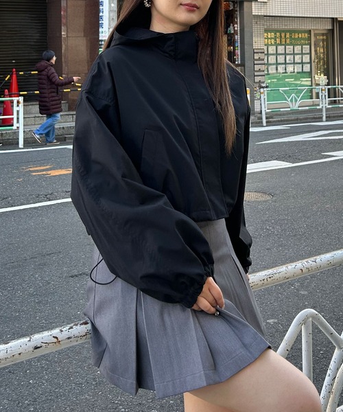 INGNI（イング）の「クロップド丈マウンテンパーカー／A（マウンテンパーカー・レディース・アイボリー/ブラック・M）」の20枚目の写真