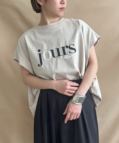 LHELBIE（レルビエ）の「パール＋ロゴボックスTシャツ（Tシャツ/カットソー・レディース・オフホワイト/チャコールグレー/グレイッシュベージュ・M）」の3枚目の写真