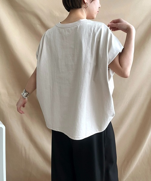 LHELBIE（レルビエ）の「パール＋ロゴボックスTシャツ（Tシャツ/カットソー・レディース・オフホワイト/チャコールグレー/グレイッシュベージュ・M）」の17枚目の写真