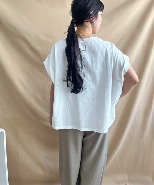 LHELBIE（レルビエ）の「パール＋ロゴボックスTシャツ（Tシャツ/カットソー・レディース・オフホワイト/チャコールグレー/グレイッシュベージュ・M）」の7枚目の写真