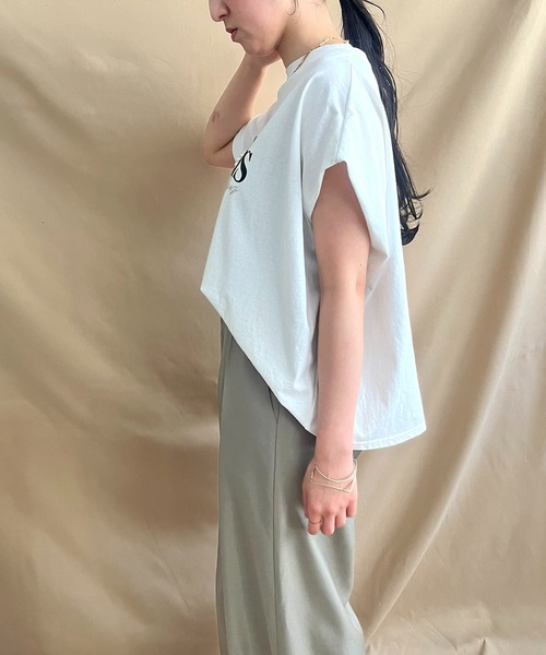 LHELBIE（レルビエ）の「パール＋ロゴボックスTシャツ（Tシャツ/カットソー・レディース・オフホワイト/チャコールグレー/グレイッシュベージュ・M）」の8枚目の写真