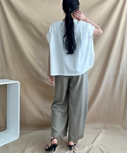 LHELBIE（レルビエ）の「パール＋ロゴボックスTシャツ（Tシャツ/カットソー・レディース・オフホワイト/チャコールグレー/グレイッシュベージュ・M）」の11枚目の写真