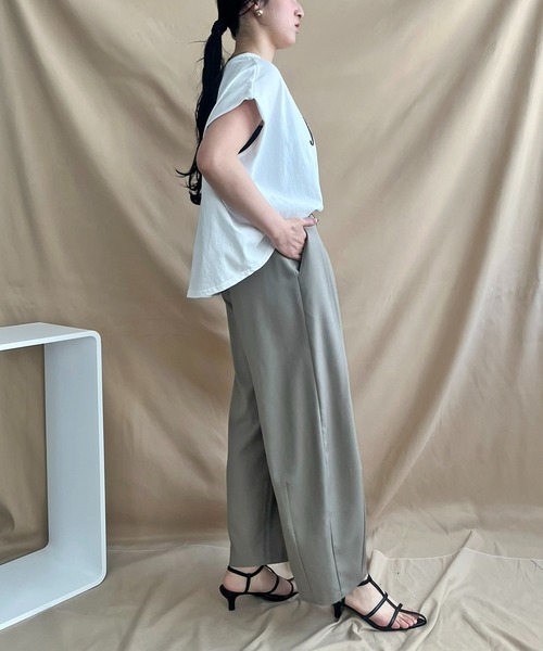 LHELBIE（レルビエ）の「パール＋ロゴボックスTシャツ（Tシャツ/カットソー・レディース・オフホワイト/チャコールグレー/グレイッシュベージュ・M）」の12枚目の写真