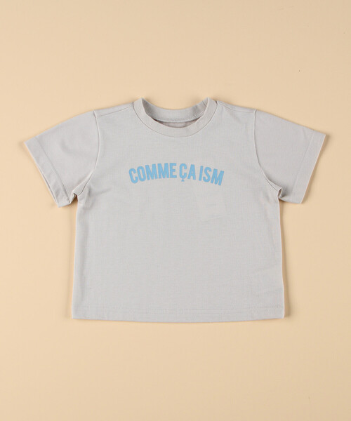COMME CA ISM(コムサイズム)の「半袖ロゴTシャツ(ベビーサイズ)(その他ベビー用品・キッズ・グレイッシュベージュ/サックスブルー/ブラック/ピンク/オートミール・80-90cm)」の1枚目の写真
