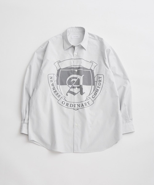 ADAM ET ROPE'（アダムエロペ）の「【UNIFORM/ユニフォーム】エンブレムプリント オーバーサイズ レギュラーカラー シャツ / 吸水速乾 / ユニセックス（シャツ/ブラウス・メンズ・イエロー系その他2/ブルー系その他6/ホワイト系その他3・L/M）」の3枚目の写真