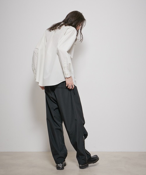 ADAM ET ROPE'（アダムエロペ）の「【UNIFORM/ユニフォーム】エンブレムプリント オーバーサイズ レギュラーカラー シャツ / 吸水速乾 / ユニセックス（シャツ/ブラウス・メンズ・イエロー系その他2/ブルー系その他6/ホワイト系その他3・L/M）」の17枚目の写真