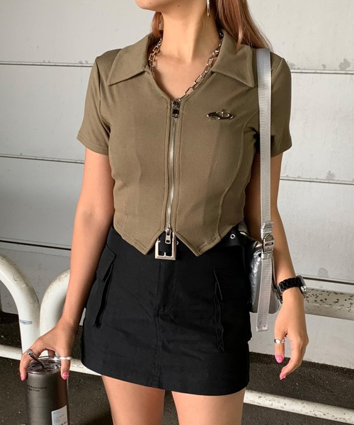 non-hedge(ノンヘッジ)の「シルバーモチーフダブルジップポロ襟クロップド丈トップス(Tシャツ/カットソー・レディース・ブラック/グレー/オフホワイト/カーキ・FREE)」の8枚目の写真