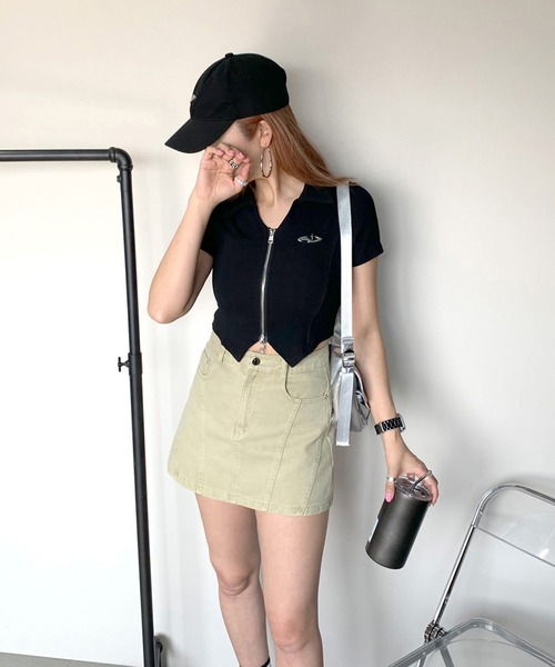 non-hedge(ノンヘッジ)の「シルバーモチーフダブルジップポロ襟クロップド丈トップス(Tシャツ/カットソー・レディース・ブラック/グレー/オフホワイト/カーキ・FREE)」の10枚目の写真