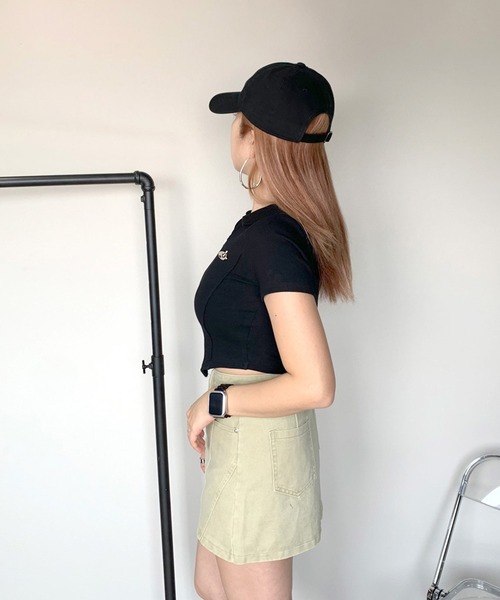 non-hedge(ノンヘッジ)の「シルバーモチーフダブルジップポロ襟クロップド丈トップス(Tシャツ/カットソー・レディース・ブラック/グレー/オフホワイト/カーキ・FREE)」の11枚目の写真