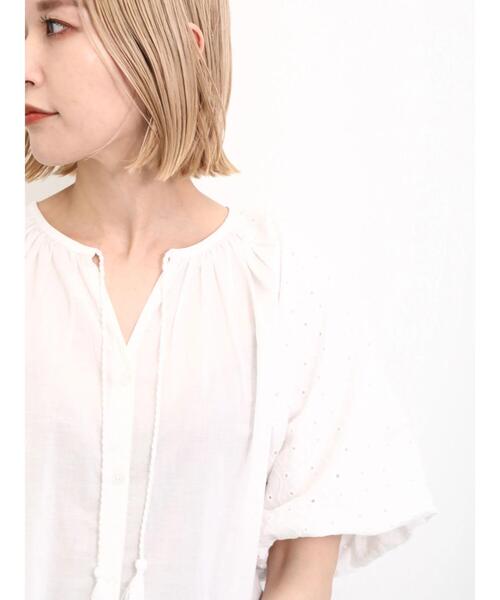 Samansa Mos2 blue（サマンサモスモスブルー）の「【Made in India】袖シフリーブラウス（シャツ/ブラウス・レディース・ブラック/ライトベージュ/オフホワイト・F）」の6枚目の写真