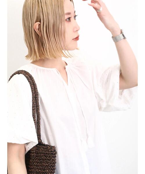 Samansa Mos2 blue（サマンサモスモスブルー）の「【Made in India】袖シフリーブラウス（シャツ/ブラウス・レディース・ブラック/ライトベージュ/オフホワイト・F）」の8枚目の写真