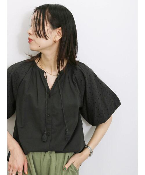 Samansa Mos2 blue（サマンサモスモスブルー）の「【Made in India】袖シフリーブラウス（シャツ/ブラウス・レディース・ブラック/ライトベージュ/オフホワイト・F）」の11枚目の写真