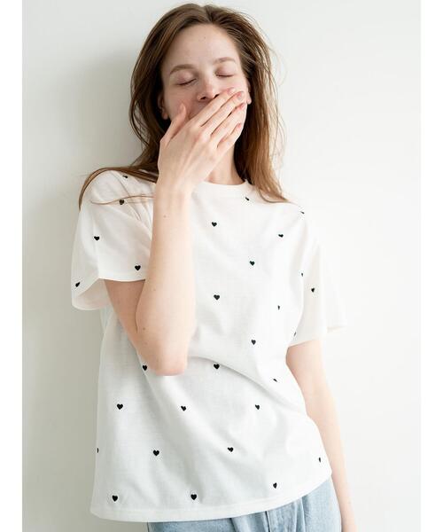 Lugnoncure(ルノンキュール)の「【接触冷感】ハート刺繍Tシャツ(Tシャツ/カットソー・レディース・ブラック/レッド/オフホワイト・F)」の2枚目の写真