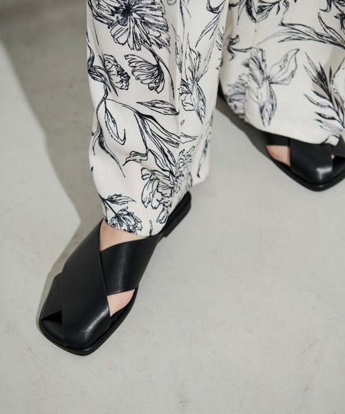 Shelly island（シェリーアイランド）の「花柄タックパンツ（その他パンツ・レディース・ブラック/ホワイト・M）」の16枚目の写真