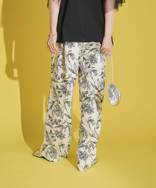 Shelly island（シェリーアイランド）の「花柄タックパンツ（その他パンツ・レディース・ブラック/ホワイト・M）」の6枚目の写真