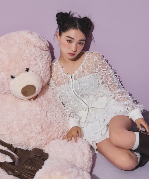 one after another NICE CLAUP（ワンアフターアナザーナイスクラップ）の「3Dレースシアーブルゾン（ブルゾン・レディース・オフホワイト/ブラック/グレー系その他・FREE）」の2枚目の写真