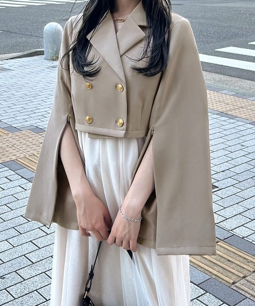 JUNOAH（ジュノア）の「ゴールド釦2wayスリットスリーブショートジャケット（テーラードジャケット・レディース・ブラック/ブラウン/グレイッシュベージュ/チャコール/ブラウン系その他・SMALL/MEDIUM/LARGE/X-LARGE）」の9枚目の写真