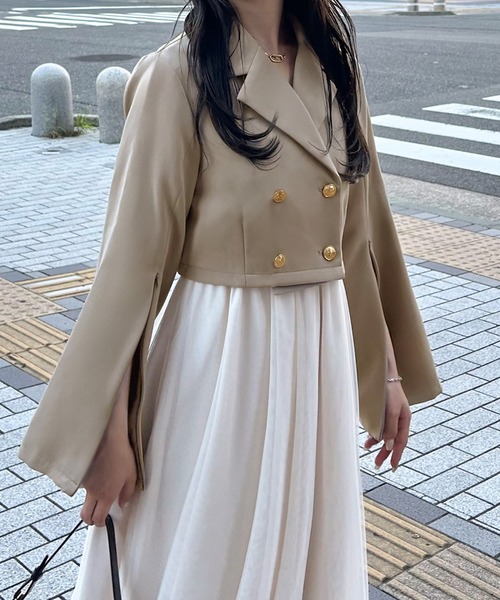 JUNOAH（ジュノア）の「ゴールド釦2wayスリットスリーブショートジャケット（テーラードジャケット・レディース・ブラック/ブラウン/グレイッシュベージュ/チャコール/ブラウン系その他・SMALL/MEDIUM/LARGE/X-LARGE）」の10枚目の写真