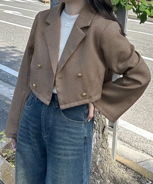 JUNOAH（ジュノア）の「ゴールド釦2wayスリットスリーブショートジャケット（テーラードジャケット・レディース・ブラック/ブラウン/グレイッシュベージュ/チャコール/ブラウン系その他・SMALL/MEDIUM/LARGE/X-LARGE）」の13枚目の写真