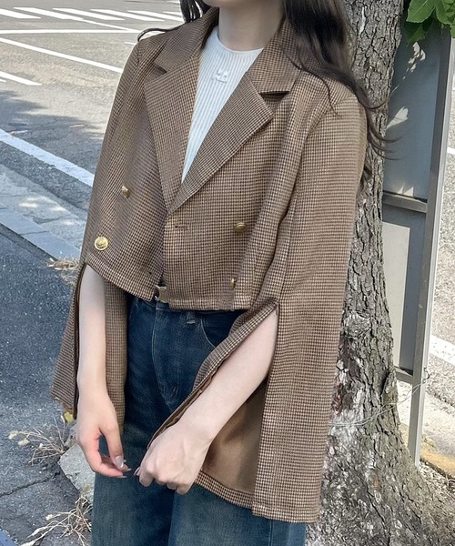 JUNOAH（ジュノア）の「ゴールド釦2wayスリットスリーブショートジャケット（テーラードジャケット・レディース・ブラック/ブラウン/グレイッシュベージュ/チャコール/ブラウン系その他・SMALL/MEDIUM/LARGE/X-LARGE）」の14枚目の写真