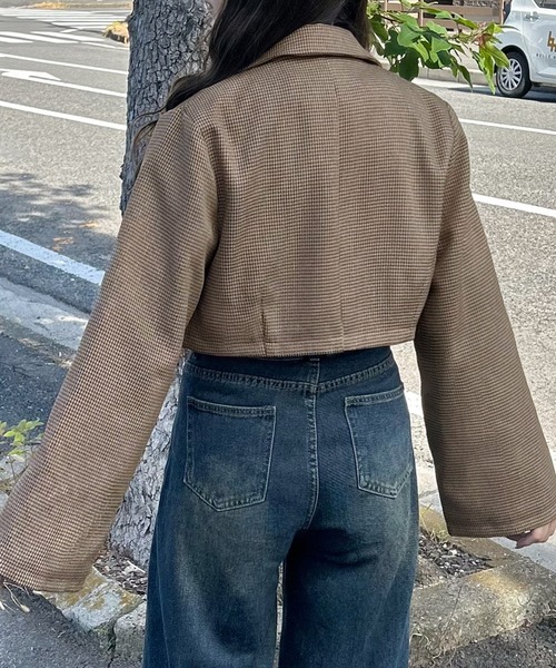 JUNOAH（ジュノア）の「ゴールド釦2wayスリットスリーブショートジャケット（テーラードジャケット・レディース・ブラック/ブラウン/グレイッシュベージュ/チャコール/ブラウン系その他・SMALL/MEDIUM/LARGE/X-LARGE）」の15枚目の写真