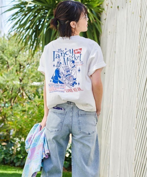 Import & Select(インポートアンドセレクト)の「【select】”The Fancy Market”ロゴ プリントショートスリーブTEE(Tシャツ/カットソー・メンズ・グリーン/オフホワイト/チャコールグレー・3/2)」の2枚目の写真