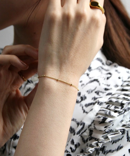 abaskdesign（アバスクデザイン）の「金属アレルギー対応 選べる5タイプ 華奢チェーンステンレスブレスレット（ブレスレット・レディース・ゴールド系その他3/ゴールド系その他2/シルバー/シルバー系その他4/シルバー系その他3/シルバー系その他2/ゴールド系その他/シルバー系その他/ゴールド/ゴールド系その他4・D/C/A/E/B）」の8枚目の写真