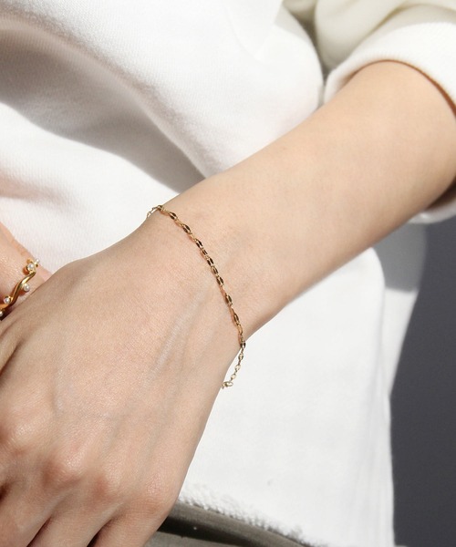 abaskdesign（アバスクデザイン）の「金属アレルギー対応 選べる5タイプ 華奢チェーンステンレスブレスレット（ブレスレット・レディース・ゴールド系その他3/ゴールド系その他2/シルバー/シルバー系その他4/シルバー系その他3/シルバー系その他2/ゴールド系その他/シルバー系その他/ゴールド/ゴールド系その他4・D/C/A/E/B）」の9枚目の写真