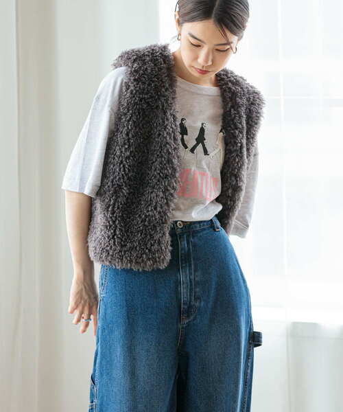 【新品】アーバンリサーチ　ショートファーベスト　オフホワイト　白 URBAN RESEARCH（アーバンリサーチ）の「ショートファーベスト