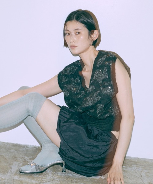 EN NEUME(エンノイム)の「Sequin Jacquard Knit Vest(ベスト・レディース・ブラック/杢グレー・FREE)」の10枚目の写真