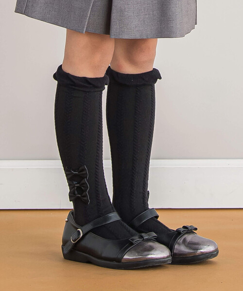 BeBe Petits Pois Vert（ベベプチポワヴェール）の「【店舗限定】サイドリボン3連ハイソックス(17~24cm)（ソックス/靴下・キッズ・オフホワイト/ブラック・M/L）」の11枚目の写真