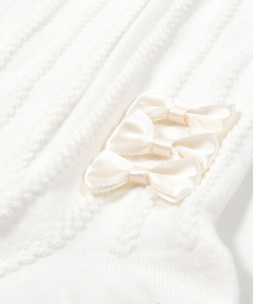 BeBe Petits Pois Vert（ベベプチポワヴェール）の「【店舗限定】サイドリボン3連ハイソックス(17~24cm)（ソックス/靴下・キッズ・オフホワイト/ブラック・M/L）」の5枚目の写真