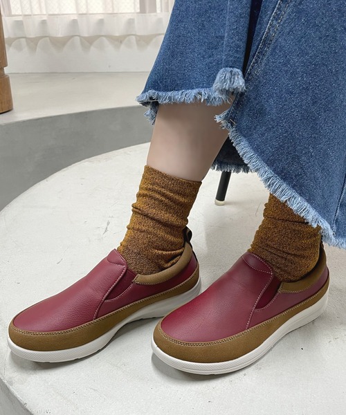 LUGG NAGG(ラグナグ)の「【risata】【軽量】バイカラー異素材スリッポン(スニーカー・レディース・ブラック/グレー/キャメル/ワインレッド・23.0cm/23.5cm/24.0cm/24.5cm/22.5cm)」の4枚目の写真