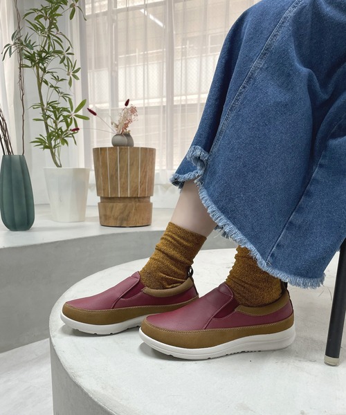 LUGG NAGG(ラグナグ)の「【risata】【軽量】バイカラー異素材スリッポン(スニーカー・レディース・ブラック/グレー/キャメル/ワインレッド・23.0cm/23.5cm/24.0cm/24.5cm/22.5cm)」の19枚目の写真