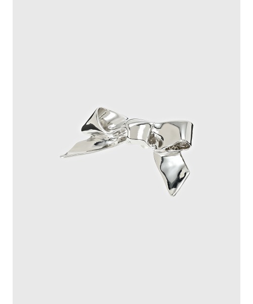 EIMY ISTOIRE（エイミーイストワール）の「metal ribbonスタッドピアス（ピアス（両耳用）・レディース・シルバー・F）」の4枚目の写真