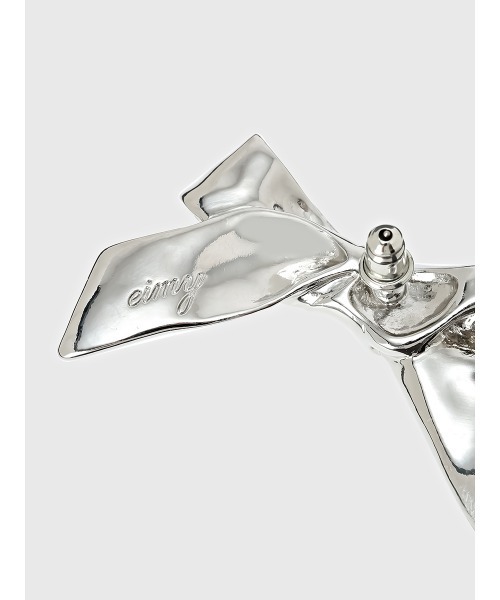 EIMY ISTOIRE（エイミーイストワール）の「metal ribbonスタッドピアス（ピアス（両耳用）・レディース・シルバー・F）」の6枚目の写真