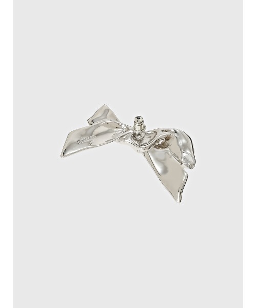 EIMY ISTOIRE（エイミーイストワール）の「metal ribbonスタッドピアス（ピアス（両耳用）・レディース・シルバー・F）」の5枚目の写真